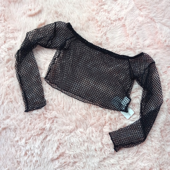Hot Topic Tops - ❣️Off shoulder fishnet crop top! Versitile goth wear Looks great w/ MANY items